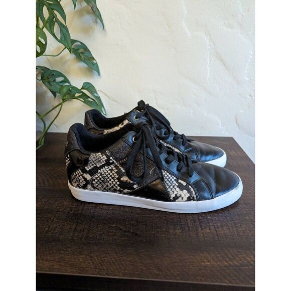 Guess Pemota 2 Black Lace Up Patchwork Ladies Sneakers - Size 10 - Picture 1 of 10